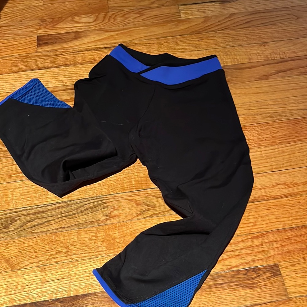 Mid level workout leggings